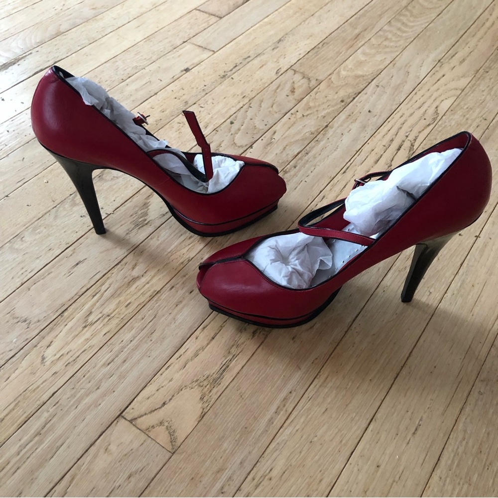 ✳️Price drop NEW BCBGirls BG-LORA heels